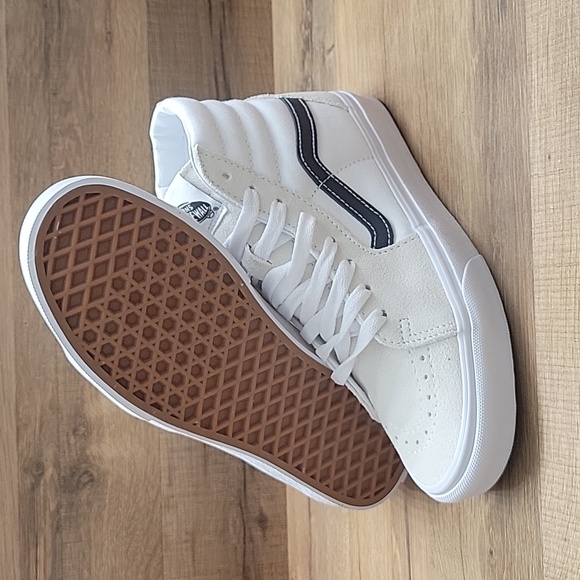 Van's SK8-Hi Brand new in the box. - Picture 3 of 14